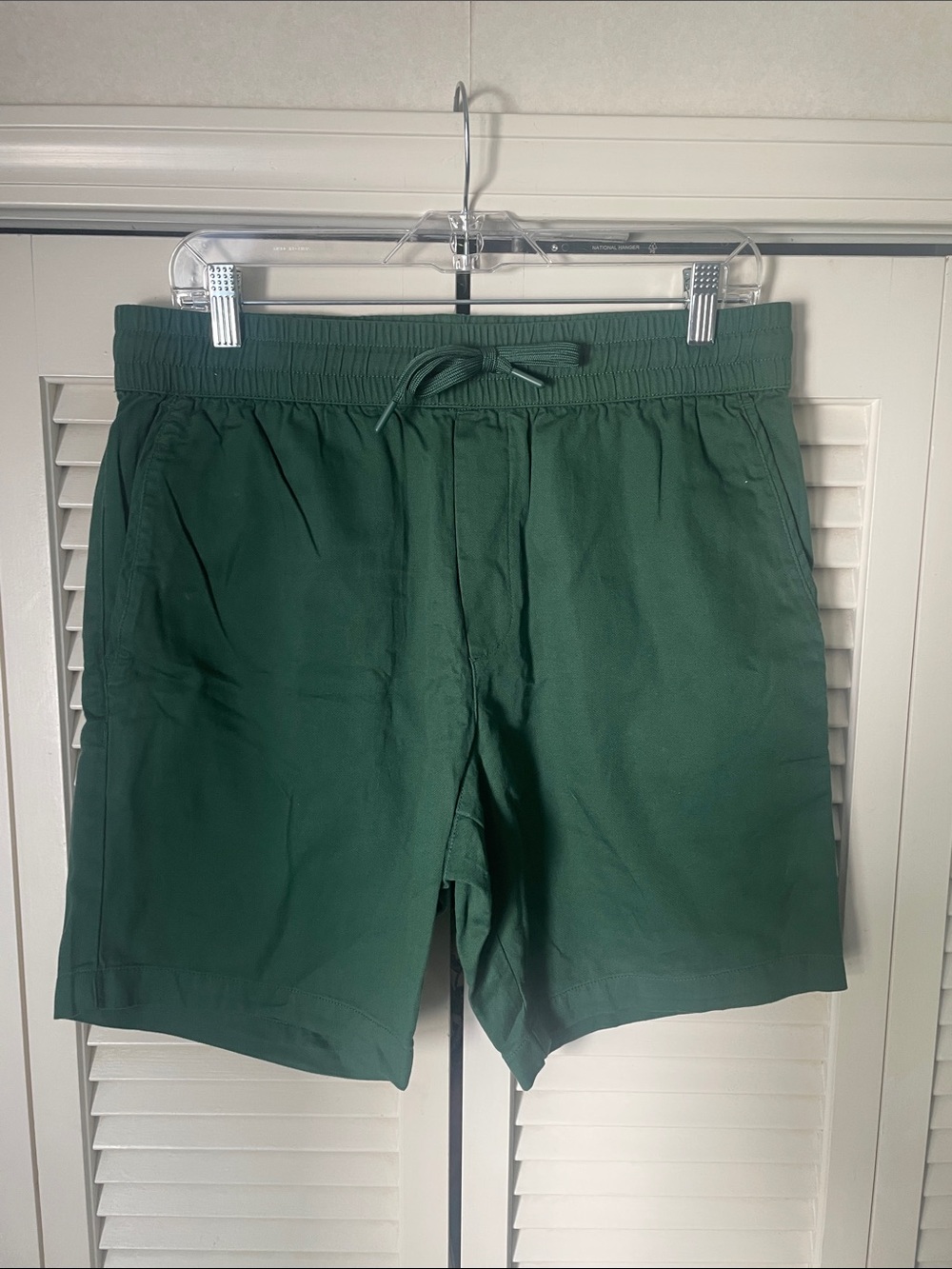 NWT UNTUCKit Whitley Drawstring Elastic Waist Shorts Sz M 8” inseam Forest Green